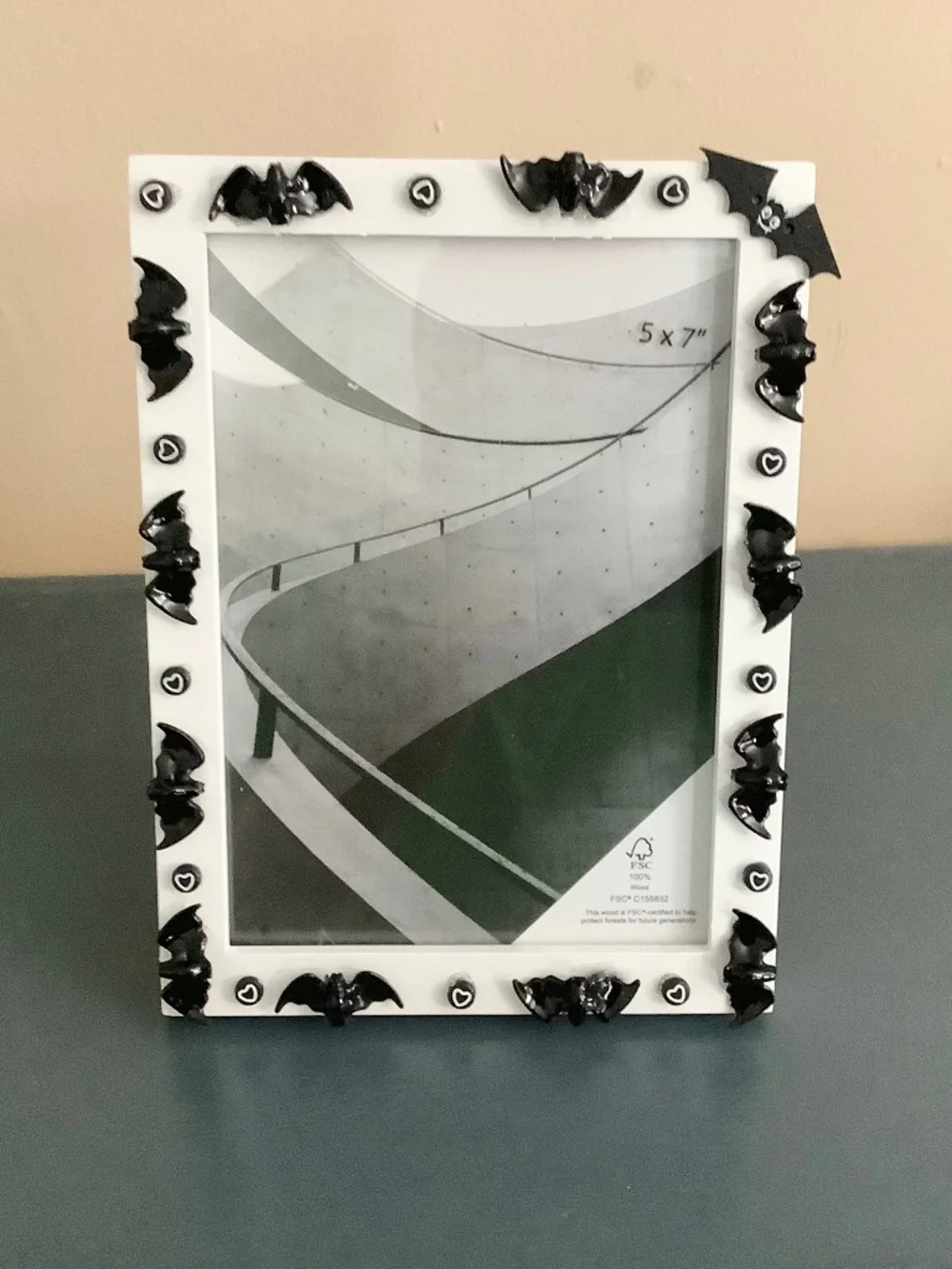 5x7 black bat and black heart bead frame
